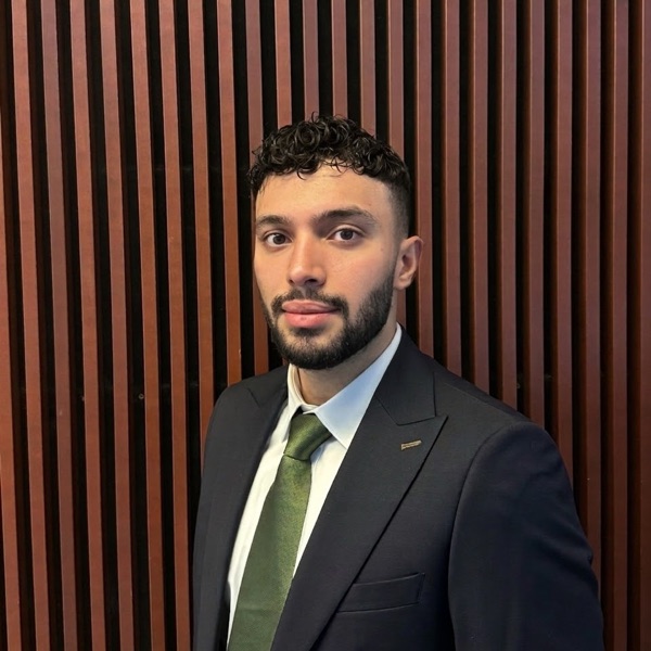 Hesam Nadi, math and economics tutor at Kav Academy